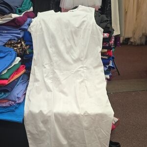 Elegant White Sleeveless Dress